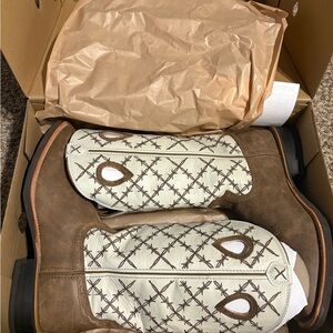 Brown and White Western Boots Brand New hardly worn